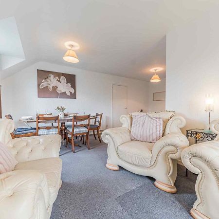 Pass The Keys Comfortable 3 Bed In Central Bowness With Parking วินเดอร์เมียร์ ภายนอก รูปภาพ