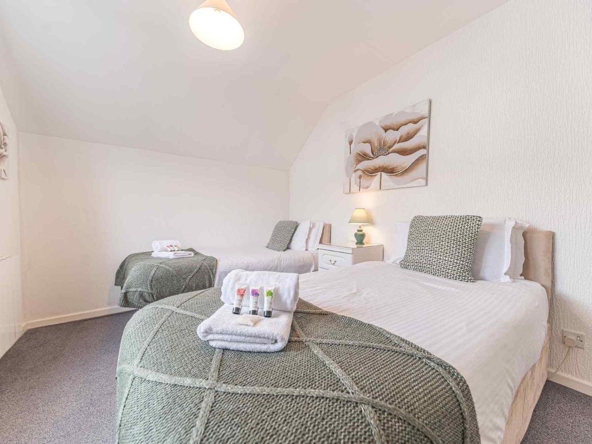Pass The Keys Comfortable 3 Bed In Central Bowness With Parking วินเดอร์เมียร์ ภายนอก รูปภาพ