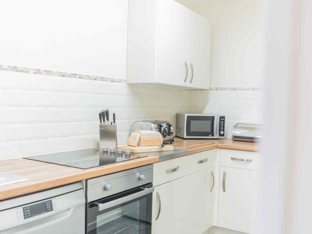 Pass The Keys Comfortable 3 Bed In Central Bowness With Parking วินเดอร์เมียร์ ภายนอก รูปภาพ