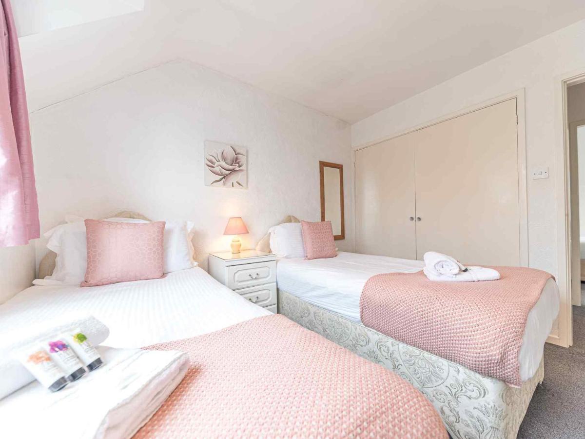 Pass The Keys Comfortable 3 Bed In Central Bowness With Parking วินเดอร์เมียร์ ภายนอก รูปภาพ