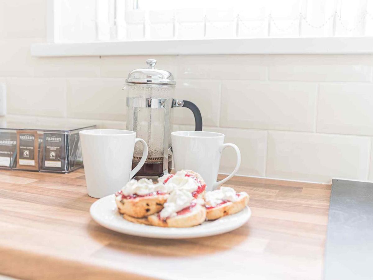 Pass The Keys Comfortable 3 Bed In Central Bowness With Parking วินเดอร์เมียร์ ภายนอก รูปภาพ